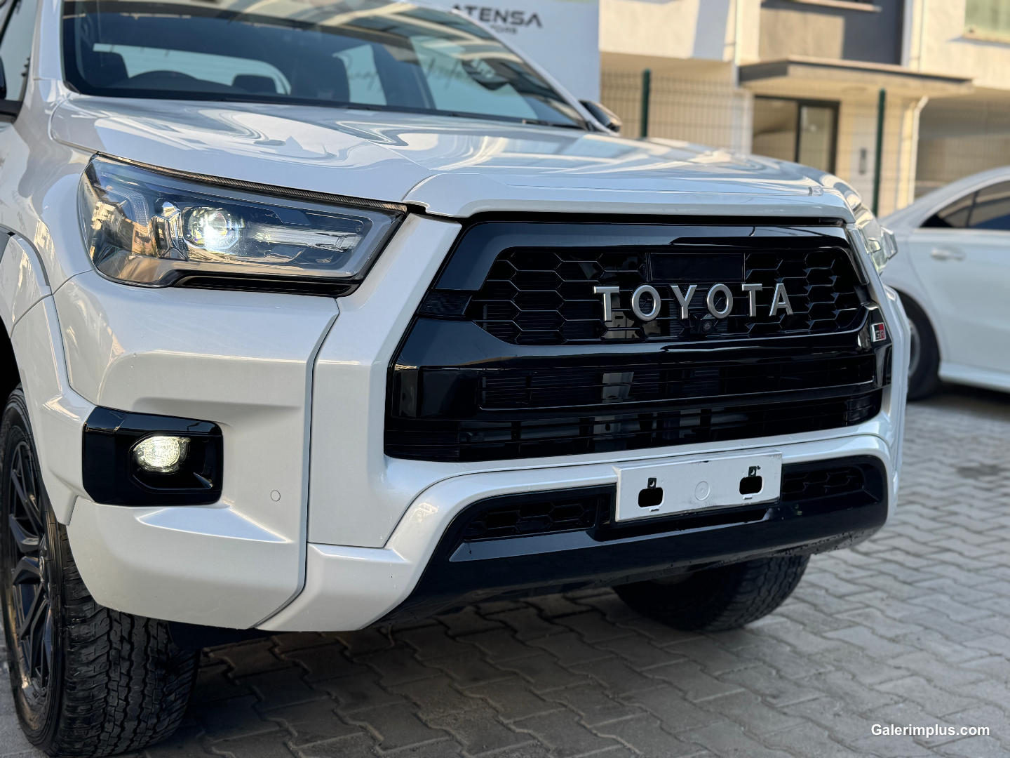 Toyota Hilux 2024 Satılık İkinci El - Thumbnail 2