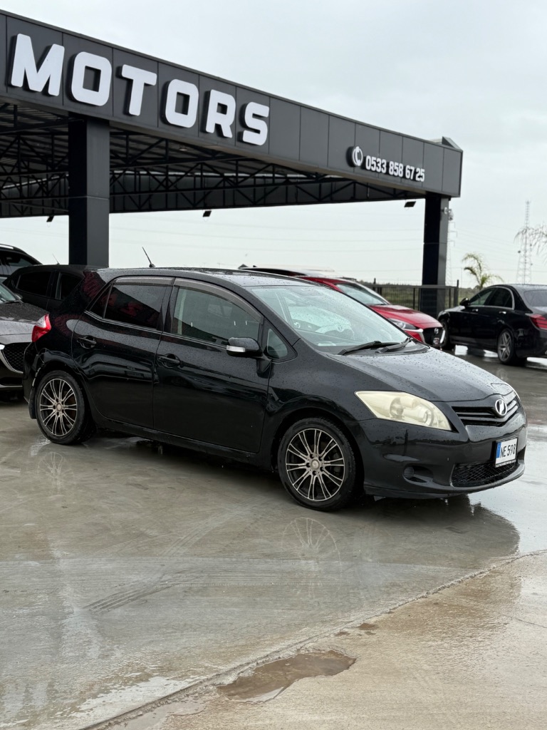 TOYOTA AURİS