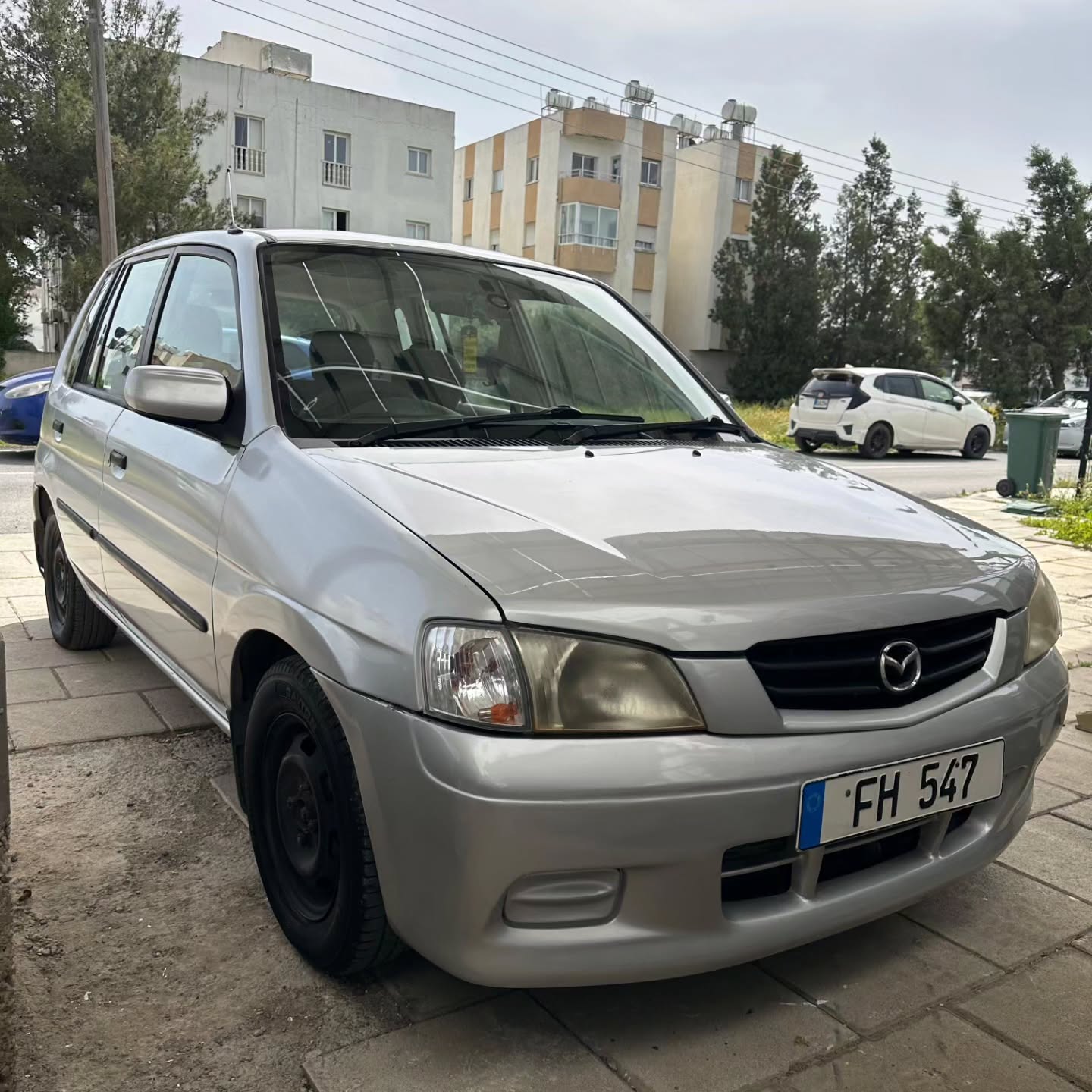2001 Mazda Demio