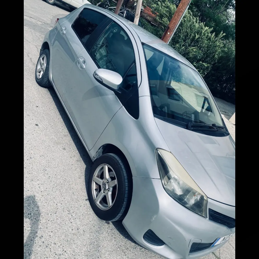 2011 Toyota Vitz