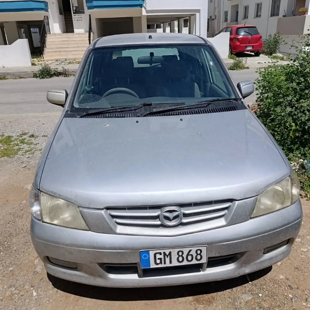 2002 Mazda Demio