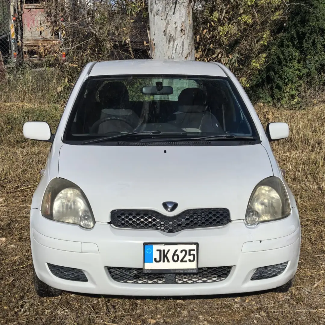 2004 Toyota Vitz