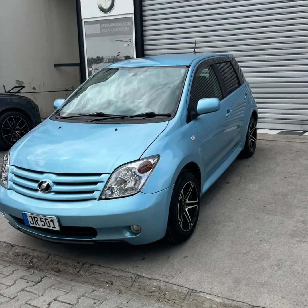 2005 Toyota Ist
