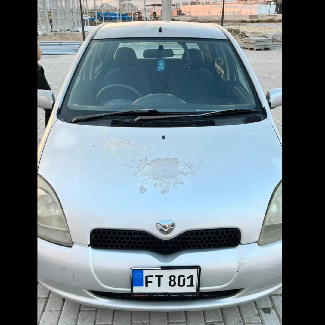 2001 Toyota Vitz