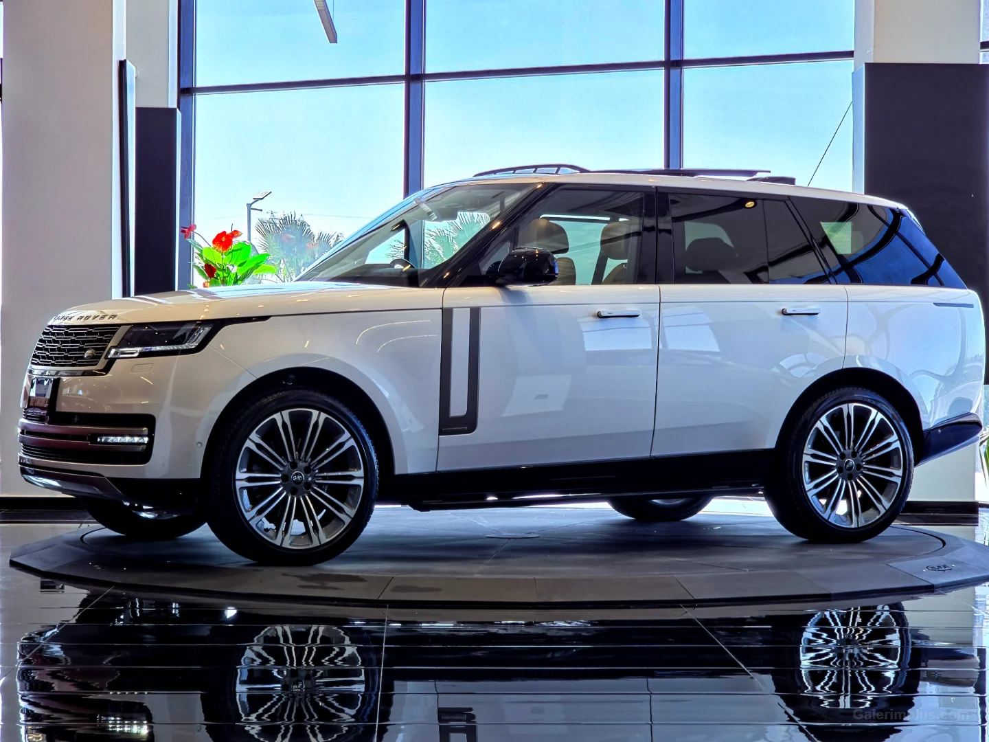 Land Rover Range Rover 2024 Satılık İkinci El - Thumbnail 2