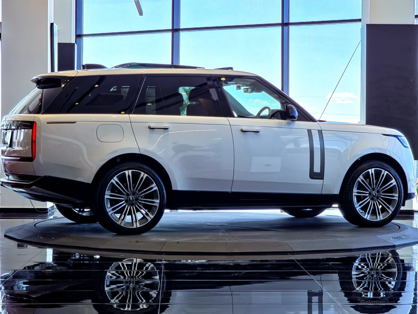 Land Rover Range Rover 2024 Satılık İkinci El - Thumbnail 5