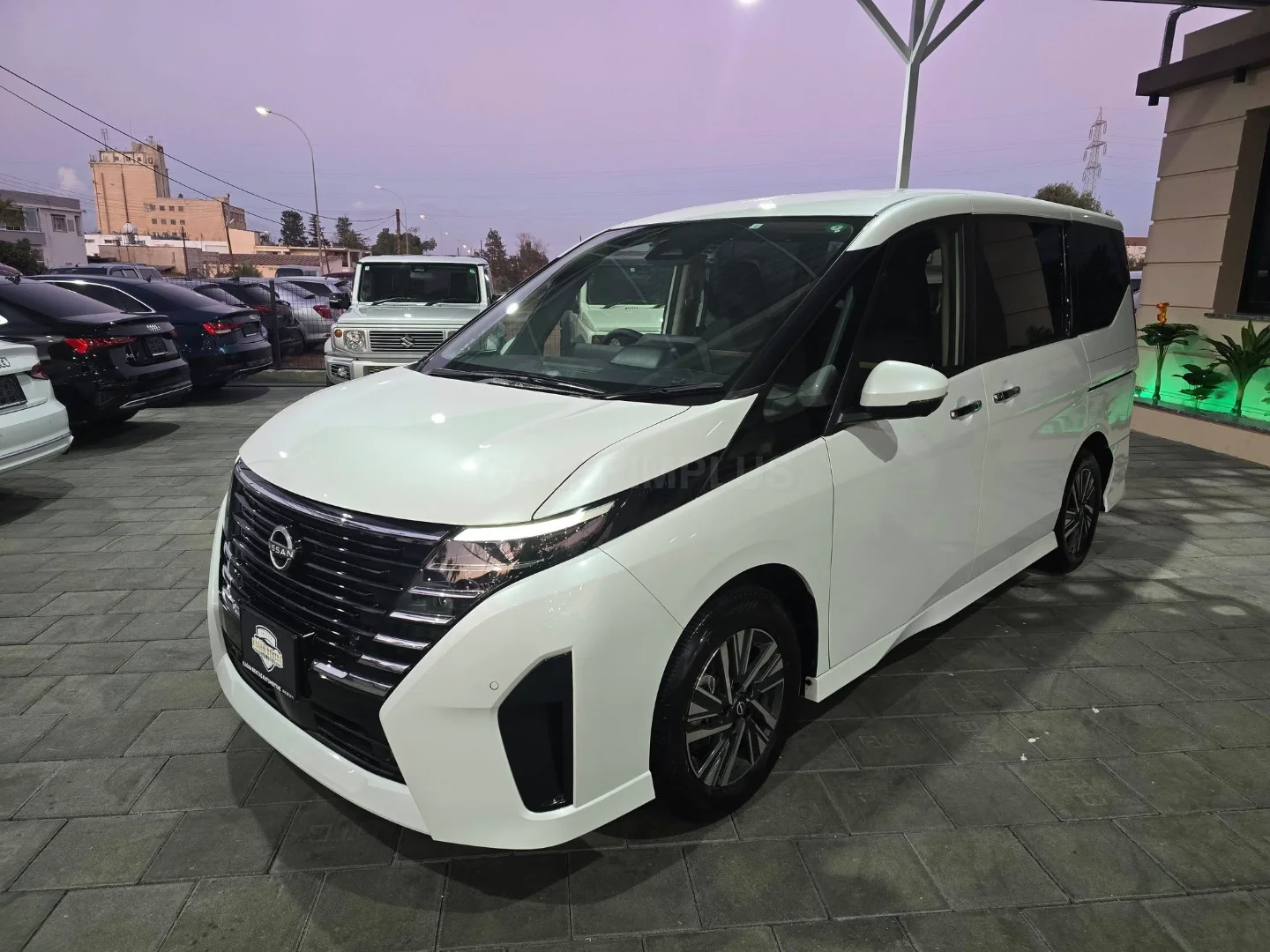 Nissan Serena 2023 Satılık İkinci El - Thumbnail 2