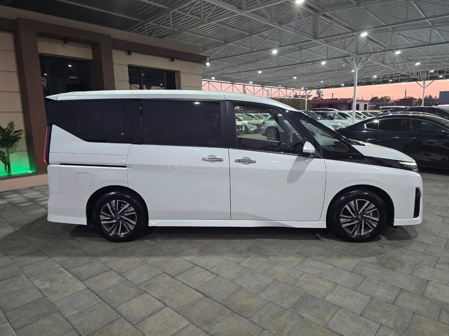 Nissan Serena 2023 Satılık İkinci El - Thumbnail 8