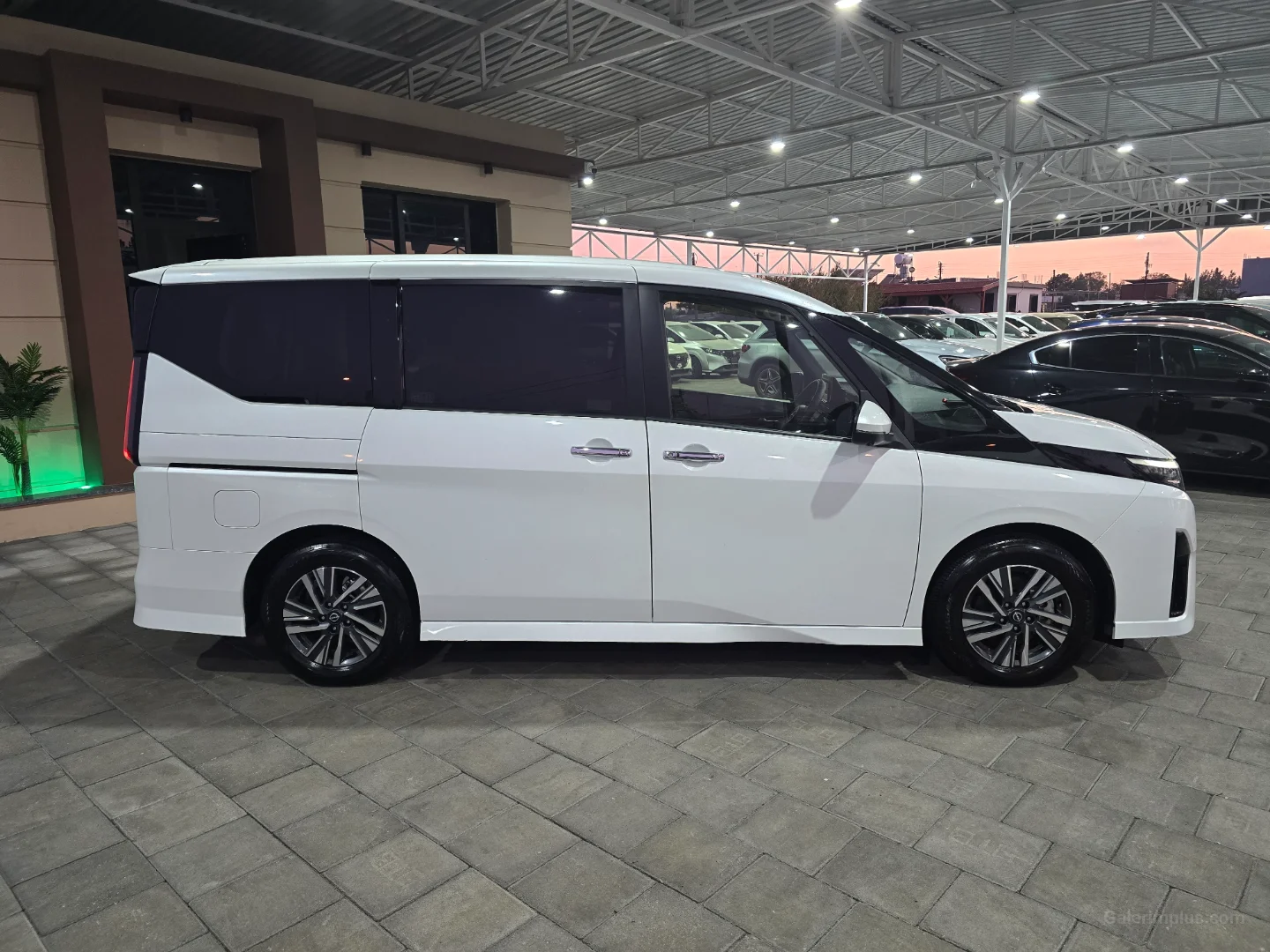 Nissan Serena 2023 Satılık İkinci El - Thumbnail 5