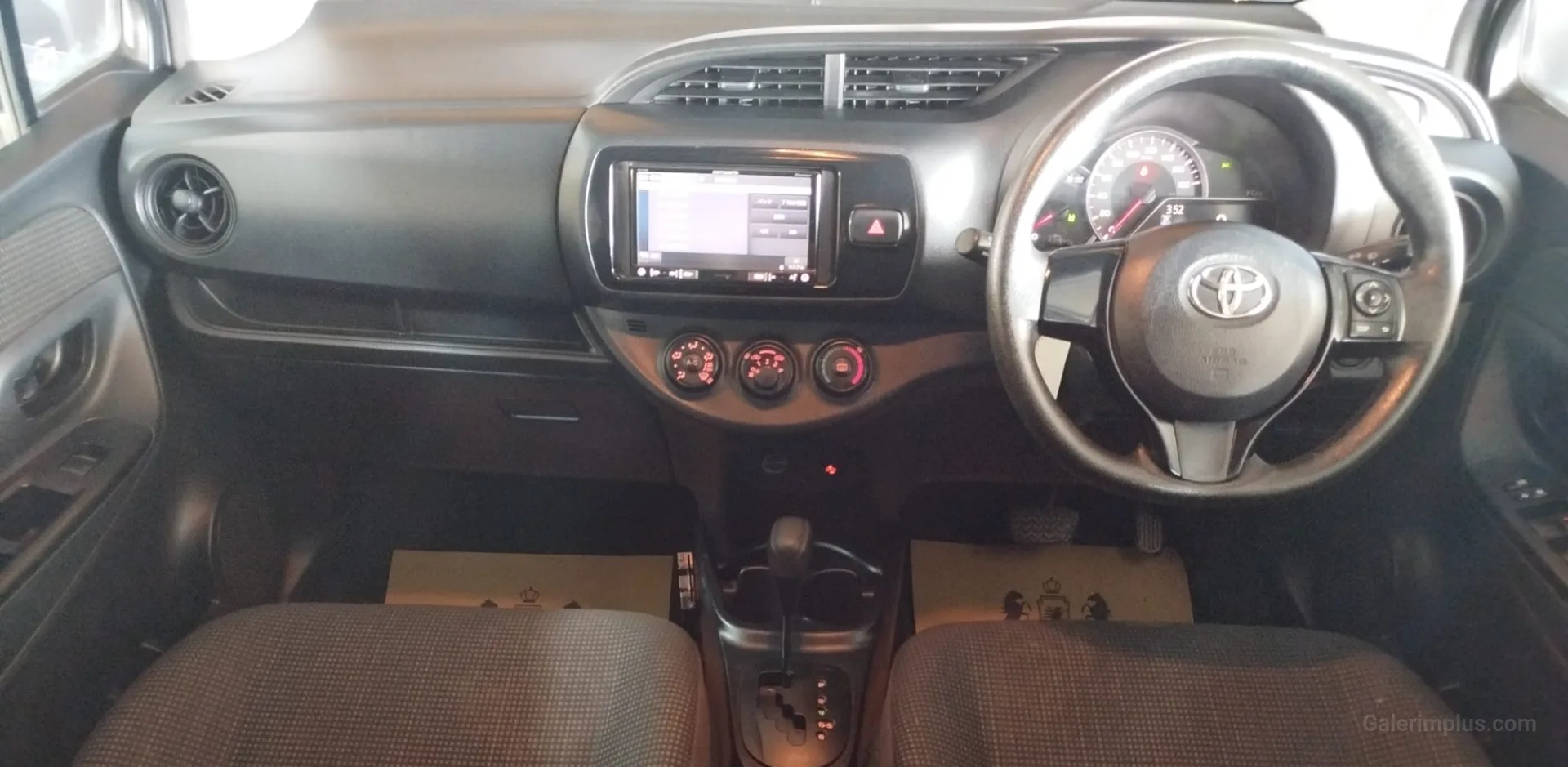 Toyota Vitz 2015 Satılık İkinci El - Thumbnail 6